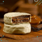 Alfajor Cachafaz Tradicional Mixto, relleno con Dulce de Leche, cubierto con Chocolate Negro (6u.) + Chocolate Blanco (6u.) (Total Caja de 12u.) (720gr.) - Imagen 3