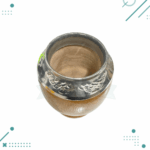 Mate Torpedo Cincelado Alpaca Lapacho (10x8cm aprox) - Imagen 4